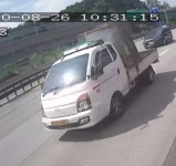 어제 경부고속도로 오산졸쉼터 부산방면 목격자 찾습니다. | 보배드림 교통사고/블박