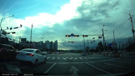 아산 배방역사거리 직진차로에서 좌회전 대기 | 보배드림 교통사고/블박