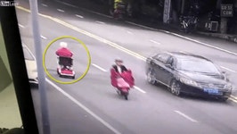 전동휠체어 vs 오토바이 | 보배드림 유머게시판