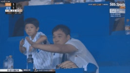 오늘자 야구장 흥부자 | 보배드림 유머게시판