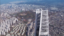 뻘)롯데월드타워 꼭대기에 서있는 사람 | 보배드림 국산차게시판