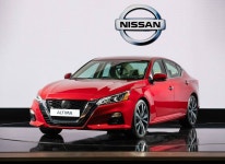 [2019 서울]닛산, 이름 빼고 다 바꾼 알티마 | 보배드림 자동차뉴스