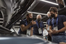 현대차, 해외 전기차 정비역량 강화 워크숍 `EV 테크랩` 개최 | 보배드림 자동차뉴스