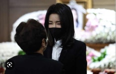 진정성이 얼굴에 묻어나는 건희 여사님 | 보배드림 정치게시판