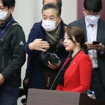 배현진 vs 고민정 | 보배드림 정치게시판