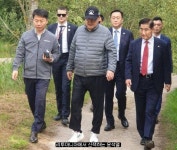기저귀 차고 다니냐? | 보배드림 정치게시판