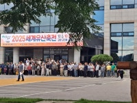 고창군청 측 목소리 대변하는 사회단체 기자회견 위해 고창군청 주차장 무단통제 및 민원인 업무 방해 | 보배드림 정치게시판