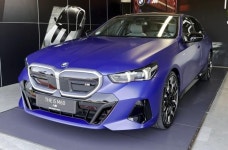 2024 BMW i5 M60 [프로즌 블루] | 보배드림 자동차사진/동영상
