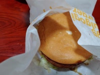 두 번 다시 버거 사 먹나 보자~  여러분 차라리 컵밥 사드세요 | 보배드림 유머게시판