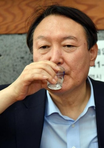 이재명, 윤석열 심판론 강조…내란 수괴 비판으로 활발한 유세
