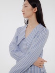 핀느(FINNE) V-neck shirt - 112,000 | 무신사 스토어