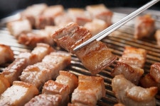 청소년, 미국산 쇠고기 수입 반대 버튼 달아 : 교육 : 사회 : 뉴스 : 한겨레 청소년, 미국산 쇠고기 수입 반대 버튼 달아