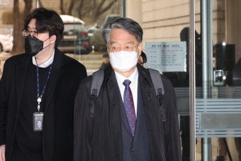 딸 채용청탁 의혹 선관위 전 사무차장 구속영장 기각