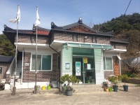 전임 고창군수, 고향 마을회관 사유화 논란 : 호남 : 전국 : 뉴스 : 한겨레 전임 고창군수, 고향 마을회관 사유화 논란