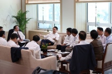 [블로그] 욕쟁이 할머니와 이명박 후보 : 정치일반 : 정치 : 뉴스 : 한겨레 [블로그] 욕쟁이 할머니와 이명박 후보