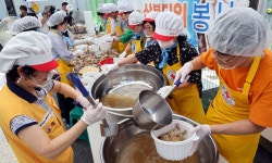 [포토] 이 찜통 더위 버틸 한 그릇