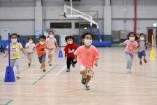 벽화 둘러보면 끝?…콘텐츠 없는 ‘김광석길’ : 사회일반 : 사회 : 뉴스 : 한겨레 벽화 둘러보면 끝?…콘텐츠 없는 ‘김광석길’
