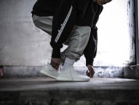 아디다스 이지부스트 350 V2 트리플 화이트 - 풋셀 커뮤니티