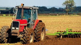 Queen to lose out in shake up of Europe’s farm payouts? – Channel 4 News Queen to lose out in shake up of Europe’s farm... 