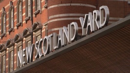 Harrowing footage of ex-PC hitting vulnerable teenage girl with baton seen by relative – Channel 4 News Harrowing footage of ex... 