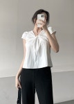 가나다란 [와샤원단/냉감소재🧊] 가나다란 헨즈 바스락 브이넥 꼬임 퍼프 캡소매 블라우스 3color