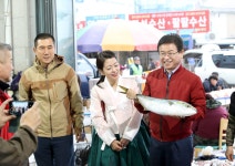 4.28 포항 죽도시장 방문상세 | 사진기록>컨텐츠>디지털 아카이브>열린도지사실 경상북도 열린도지사실