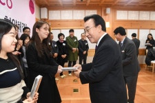 12.14 경북화장품기업 주4일 근무제 고용협약식상세 | 사진기록>컨텐츠>디지털 아카이브>열린도지사실 경상북도 열린도지사실