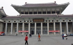 [사진으로 본 북한 취재기] 4. 인민문화궁전, 평양 뒷거리