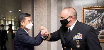 방한 미 전략사령관, 한국 국방장관 만나…