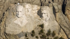 [웰컴 투 아메리카] 미국의 존경받는 지도자들의 얼굴이 새겨져 있는 Mount Rushmore