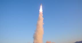 한국 국정원 “북한, 미사일 고각 발사…사거리 2천km 이상”