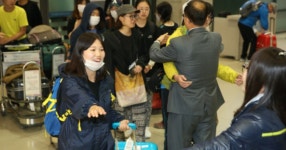 한국 정부, 네팔 '귀국 지원' 특별기 파견...4.29 재보궐선거 여당 압승