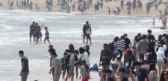 황금연휴 첫날 대거 이동 시작...청와대, '어린이날' 특별 초청 행사