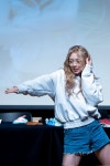 커여운 안경 금발 있지 유나