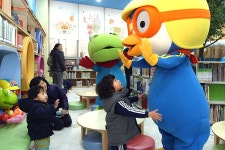 김문수 지사 “진접도서관, 종합문화 만남의 공간으로 활용” : : 경기도뉴스포털 김문수 지사 “진접도서관, 종합문화 만남의 공간으로 활용”