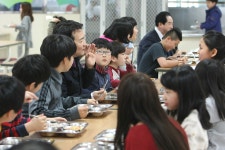경기도 친환경 학교급식 지원센터 설립 추진 : : 경기도뉴스포털 경기도 친환경 학교급식 지원센터 설립 추진