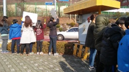 수리초교, 어린이 교통안전캠페인 펼쳐 : : 경기도뉴스포털 