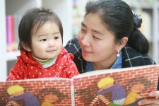 똑똑~ “여기가 엄마들 미소 찾아주는 도서관입니까？” : : 경기도뉴스포털 똑똑~ “여기가 엄마들 미소 찾아주는 도서관입니까？”