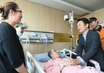 도지사, 구급활동 중 부상당한 소방대원 쾌유 빌어 : : 경기도뉴스포털 도지사, 구급활동 중 부상당한 소방대원 쾌유 빌어