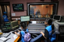생생한 방송 현장 큐! ‘KFM 경기방송국, KBS수원센터’ : : 경기도뉴스포털 생생한 방송 현장 큐! ‘KFM 경기방송국, KBS수원센터’