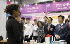 [포토뉴스] 최신 뷰티 트렌드, 여기 다 있네! : : 경기도뉴스포털 [포토뉴스] 최신 뷰티 트렌드, 여기 다 있네!