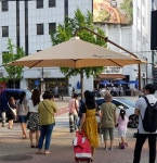 ‘수원시 그늘막’으로 폭염도 걱정 없어요 : : 경기도뉴스포털 ‘수원시 그늘막’으로 폭염도 걱정 없어요