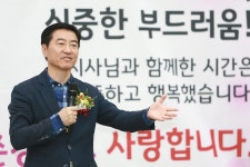 공직생활 31년 마침표…이재율 행정1부지사 명예 퇴임 : 사회 : 경기도뉴스포털 공직생활 31년 마침표…이재율 행정1부지사 명예 퇴임