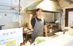 안성시장 수제버거, 남녀노소 입맛 사로잡은 비법은？ : 경제 : 경기도뉴스포털 안성시장 수제버거, 남녀노소 입맛 사로잡은 비법은？