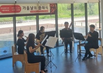망포글빛도서관에서 즐기는 `가을날의 클래식` : 기회기자단 : 경기도뉴스포털 망포글빛도서관에서 즐기는 `가을날의 클래식`