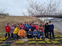 광양읍 점동마을, 마을회관 앞 새봄맞이 봄꽃 식재 | 보도자료 | 뉴스/소식 : 감동시대 따뜻한광양 광양시 대표 누리집입니다.