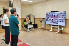 정인화 시장, 스마트경로당 실버로빅 프로그램 ‘1일 수강생’으로 참여 | 보도자료 | 뉴스/소식 : 감동시대 따뜻한광양 광양시 대표 누리집입니다.