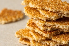 해피빈 바삭한 식감, 은은한 향기! 새싹삼 누룽지