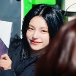 Join the ✍️👧 Which female idol seems like she would enjoy decorating diaries? Vote Now for Free! │ CHOEAEDOL Image Pick