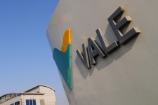 Vale expects 390M metric tons of iron ore output in 2018, 400M... Alpha Vale expects 390M metric tons of iron ore output in 2018... 